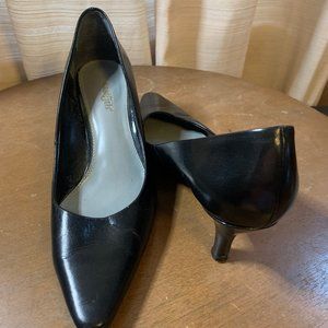 East 5th, 7M, Black Pump